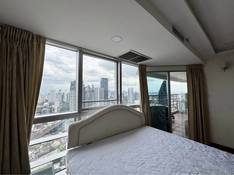 For rent: The Waterford Diamond Sukhumvit 30/1, 28th floor, very high, very large room, can comfortably accommodate many people, must reserve.
