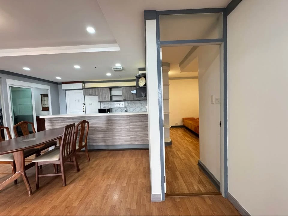 For rent: The Waterford Diamond Sukhumvit 30/1, 28th floor, very high, very large room, can comfortably accommodate many people, must reserve.