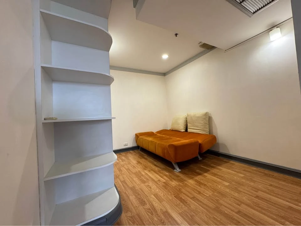 For rent: The Waterford Diamond Sukhumvit 30/1, 28th floor, very high, very large room, can comfortably accommodate many people, must reserve.