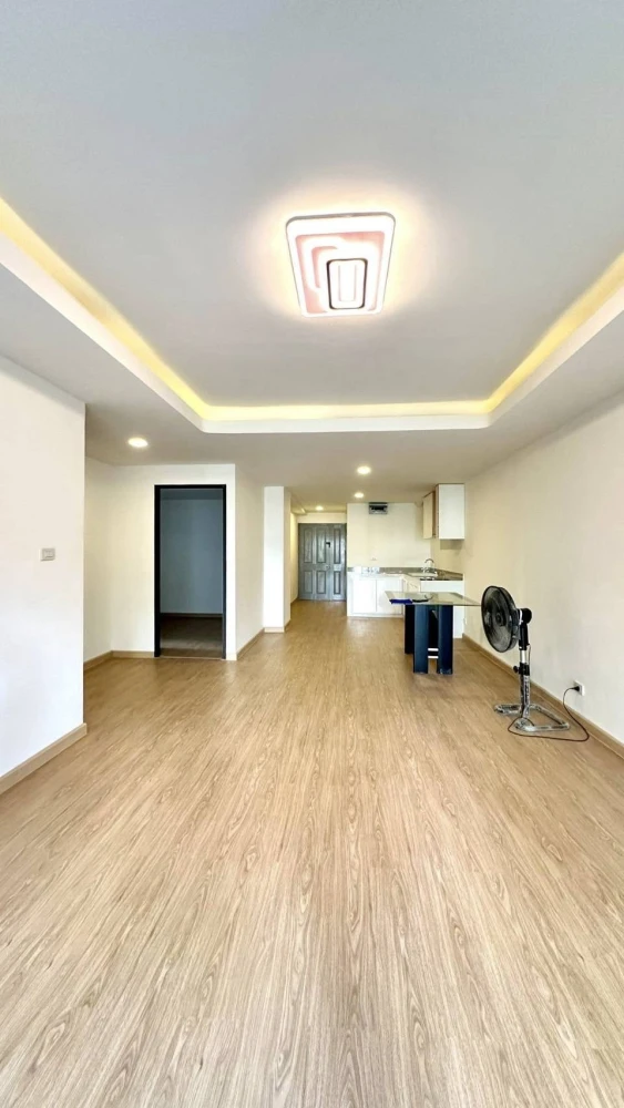 For rent: The Waterford Rama 4, 2 bedrooms, lots of usable space, good location, beautiful garden view, reserve now!