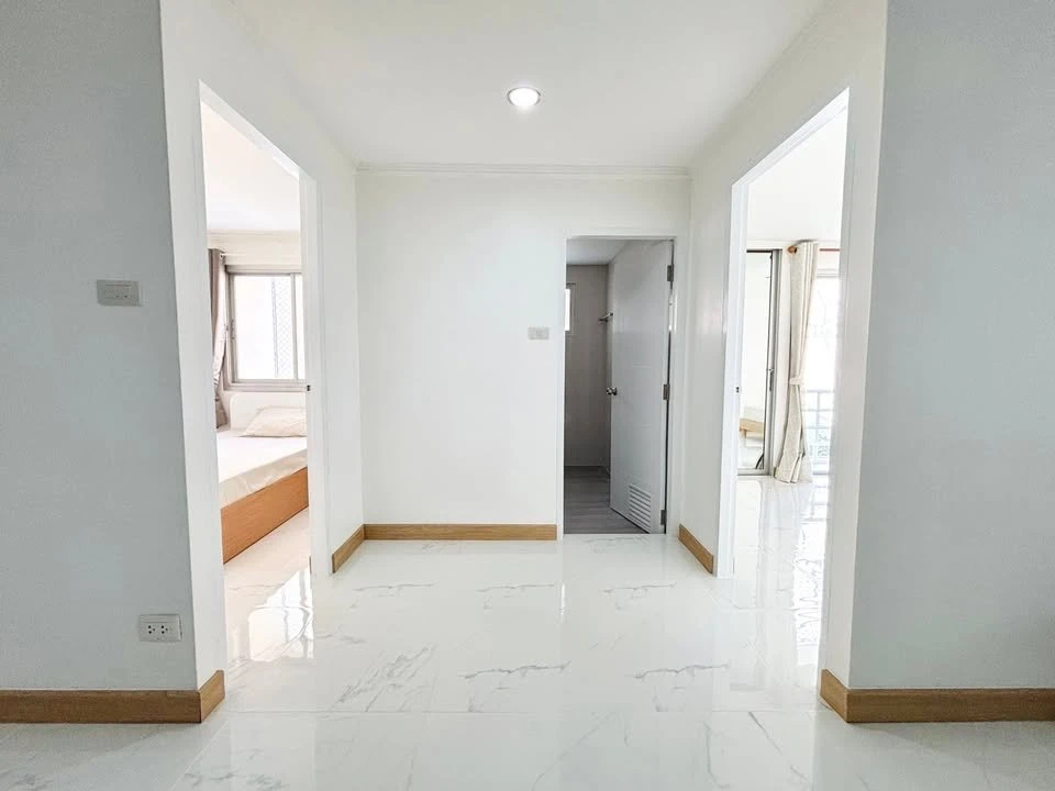For rent: The Waterford Rama 4, 4th floor, fully furnished, ready to move in. Reserve now, hurry!