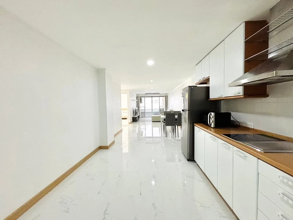 For rent: The Waterford Rama 4, 4th floor, fully furnished, ready to move in. Reserve now, hurry!