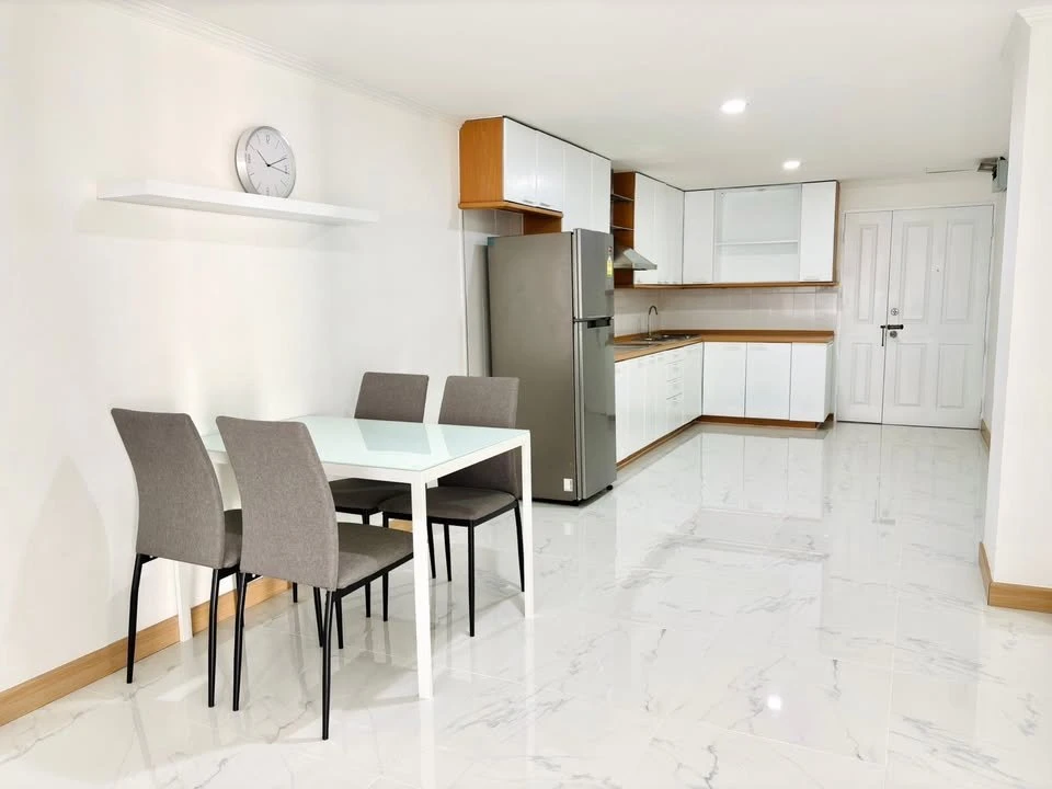For rent: The Waterford Rama 4, 4th floor, fully furnished, ready to move in. Reserve now, hurry!