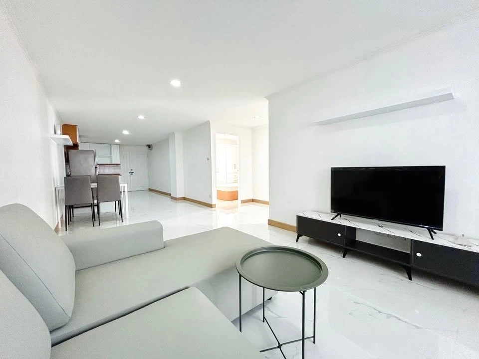 For rent: The Waterford Rama 4, 4th floor, fully furnished, ready to move in. Reserve now, hurry!