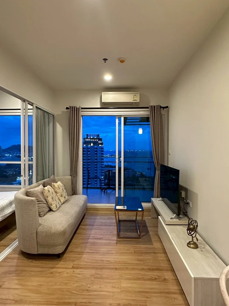 For rent: The Zea Sriracha, 1 bedroom, 1 bathroom, fully furnished, good location, beautiful sea view, reserve now.