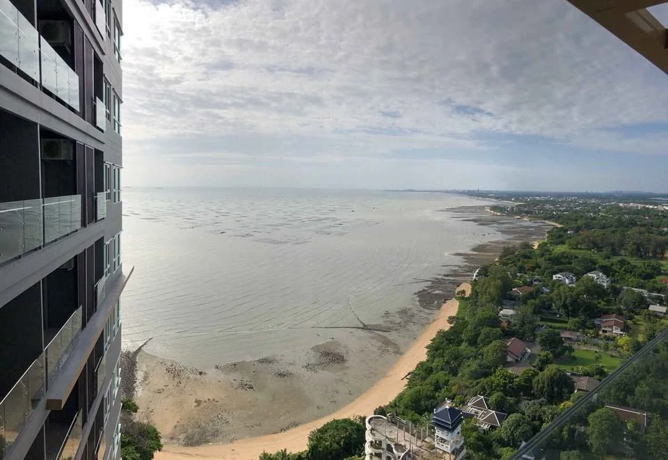 For rent: The Zea Sriracha, next to the sea, amazing sea view! High floor, great breeze, full facilities, must book.