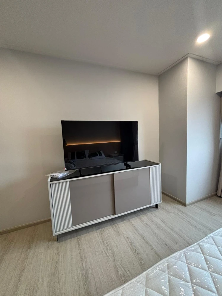 For rent: Thonglor Tower, very beautiful room, large size, 7th floor, open view, airy, room ready to move in immediately.