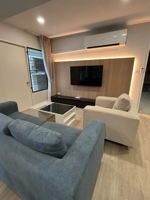 For rent: Thonglor Tower, very beautiful room, large size, 7th floor, open view, airy, room ready to move in immediately.