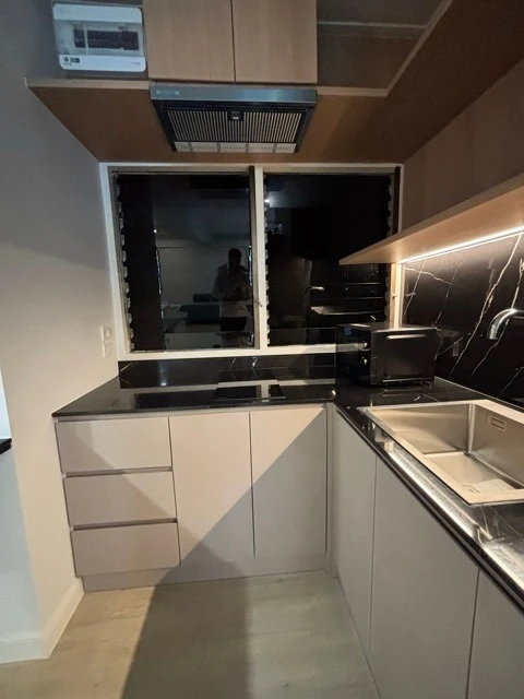 For rent: Thonglor Tower, very beautiful room, large size, 7th floor, open view, airy, room ready to move in immediately.