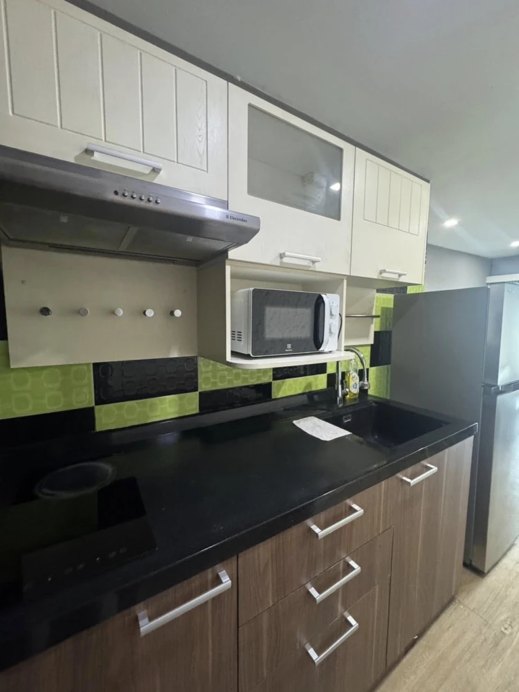 For rent: Thonglor Tower, stunning city views, spacious living area. Don't miss out!