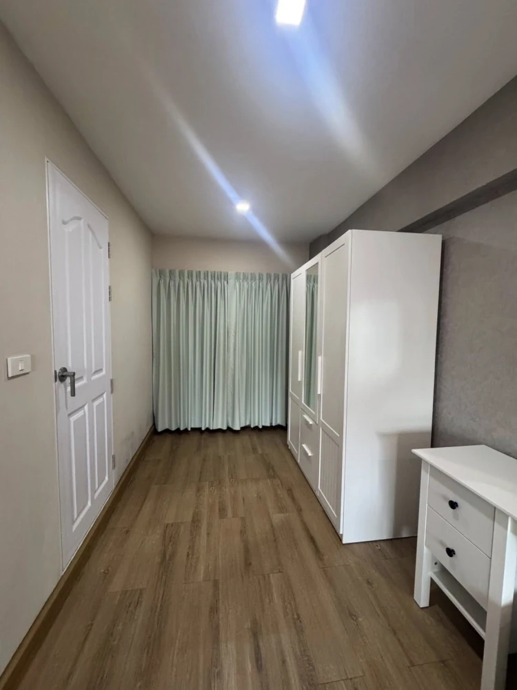 For rent: Thonglor Tower, stunning city views, spacious living area. Don't miss out!