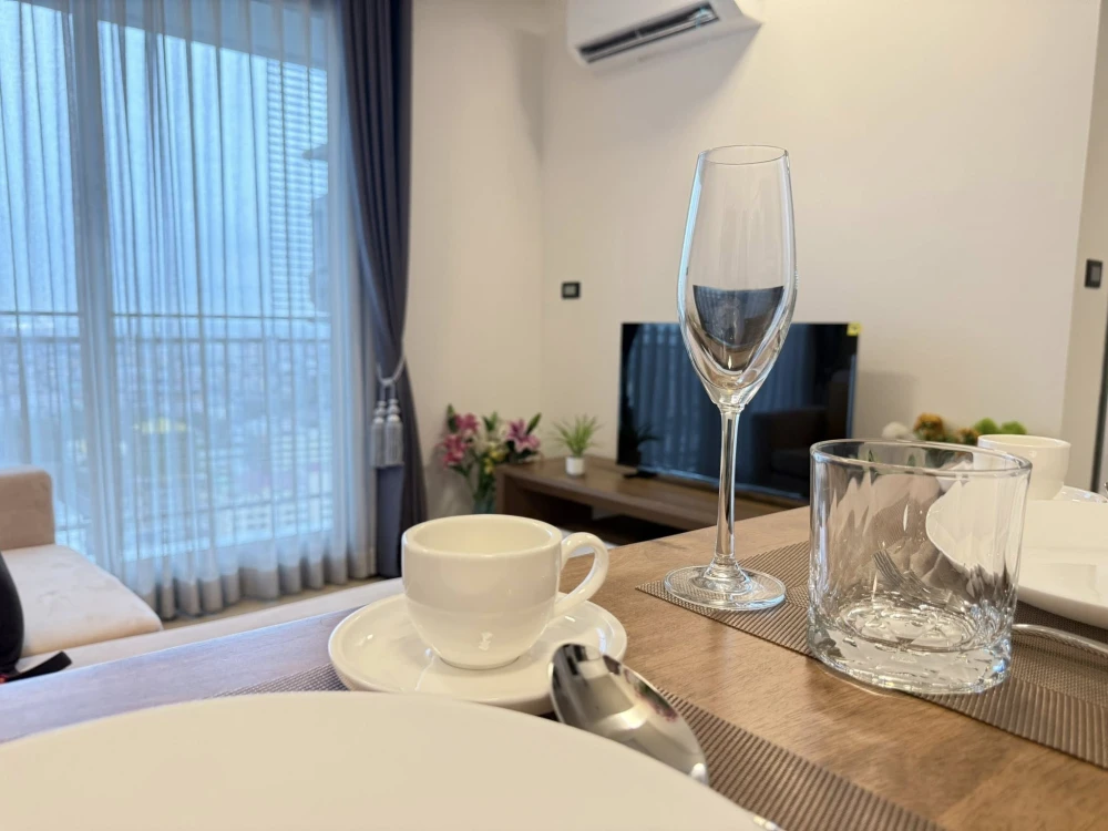 For rent: Thru Thonglor, 26th floor, high floor, city view, beautiful room, fully furnished, hurry and reserve now!