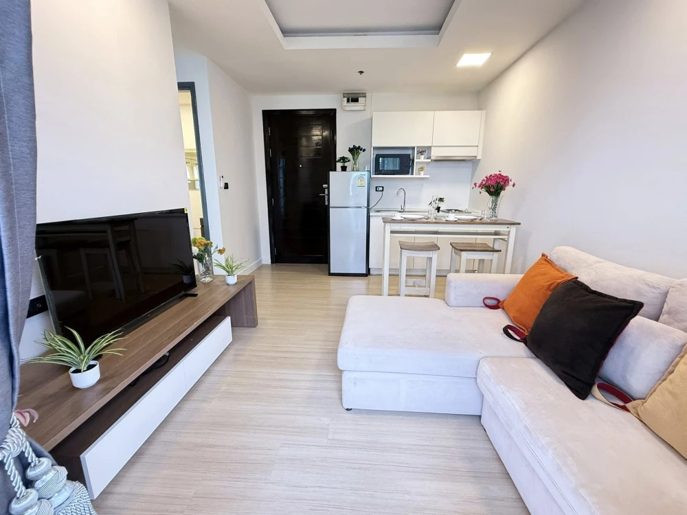 For rent: Thru Thonglor, 26th floor, high floor, city view, beautiful room, fully furnished, hurry and reserve now!