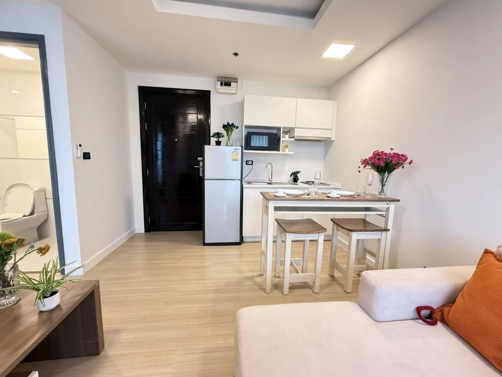 For rent: Thru Thonglor, 26th floor, high floor, city view, beautiful room, fully furnished, hurry and reserve now!