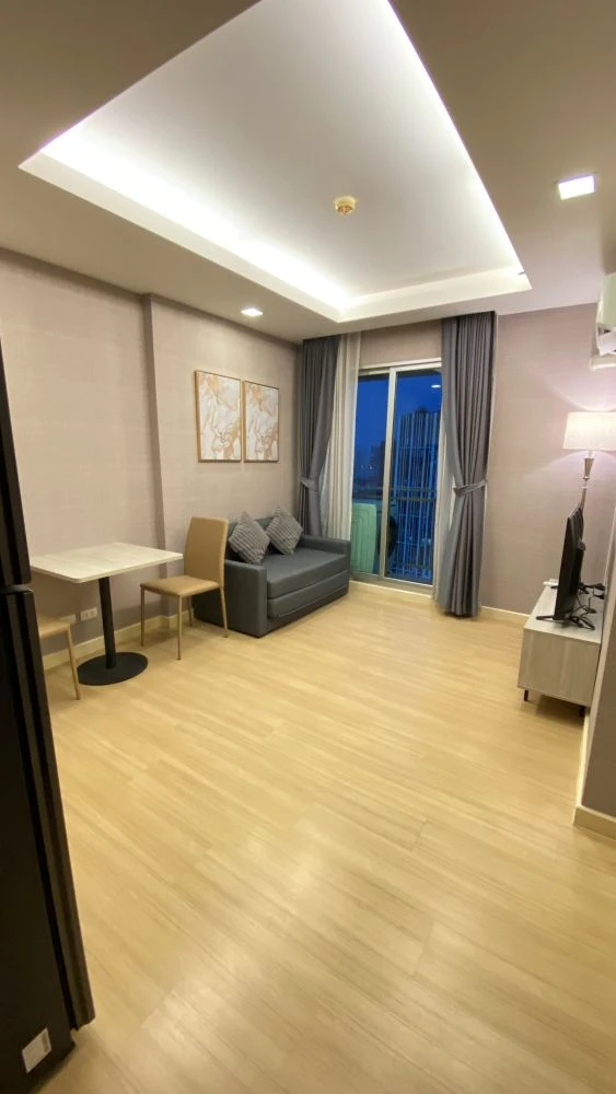 For rent: Thru Thonglor, 29th floor, city view, fully furnished room, nice to live in, hurry and book now, don't wait.