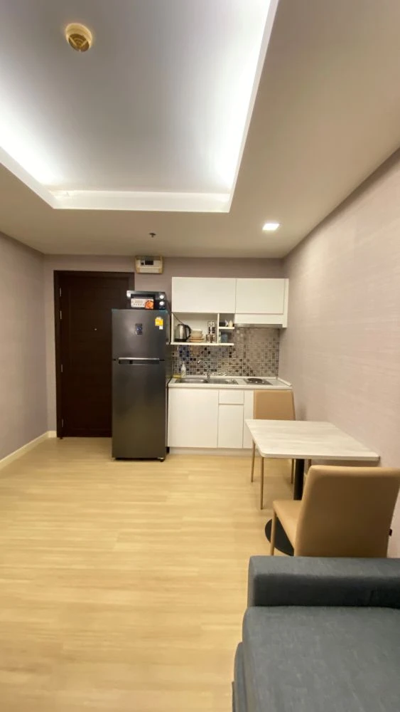 For rent: Thru Thonglor, 29th floor, city view, fully furnished room, nice to live in, hurry and book now, don't wait.