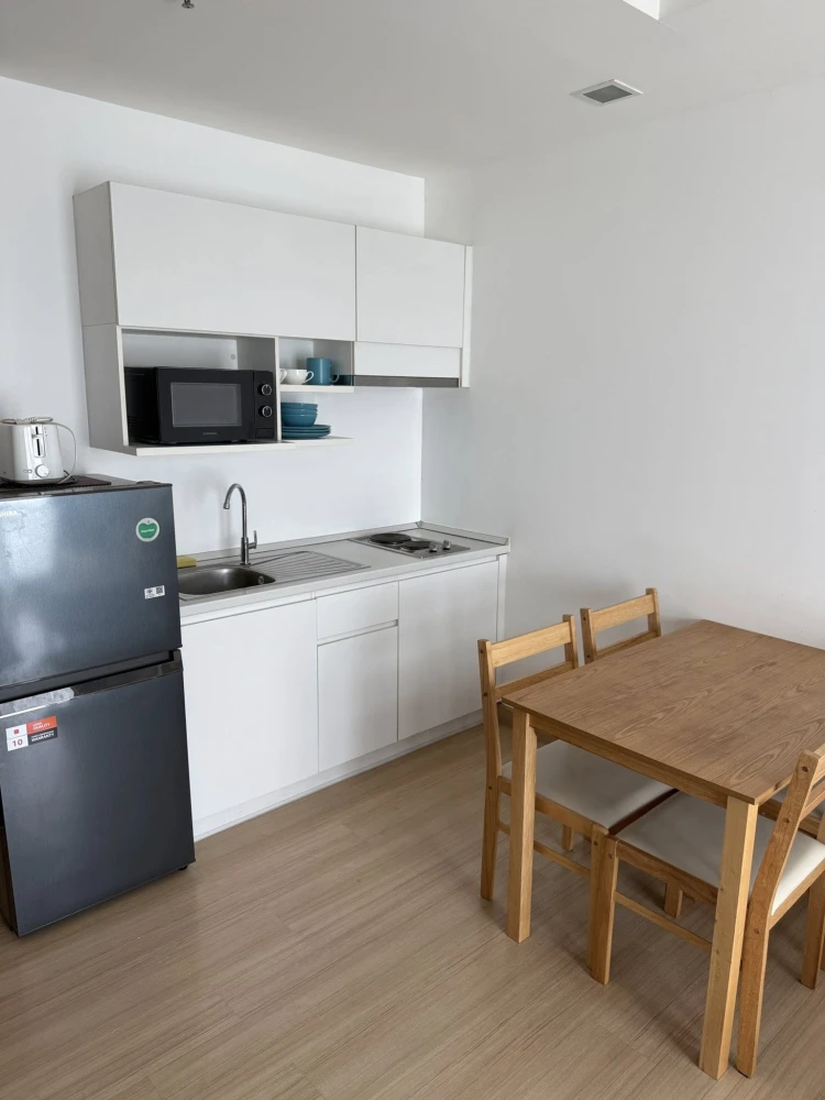 For rent: Thru Thonglor, high floor, great city view, fully furnished, just bring your own luggage and move in.
