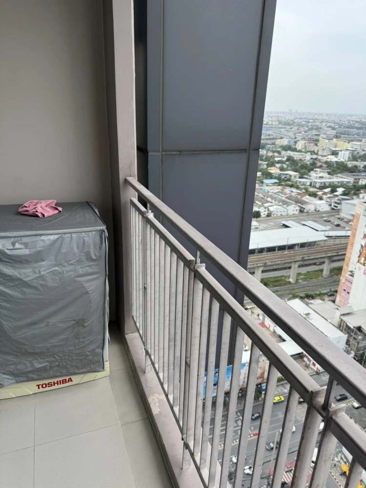 For rent: Thru Thonglor, high floor, great city view, fully furnished, just bring your own luggage and move in.