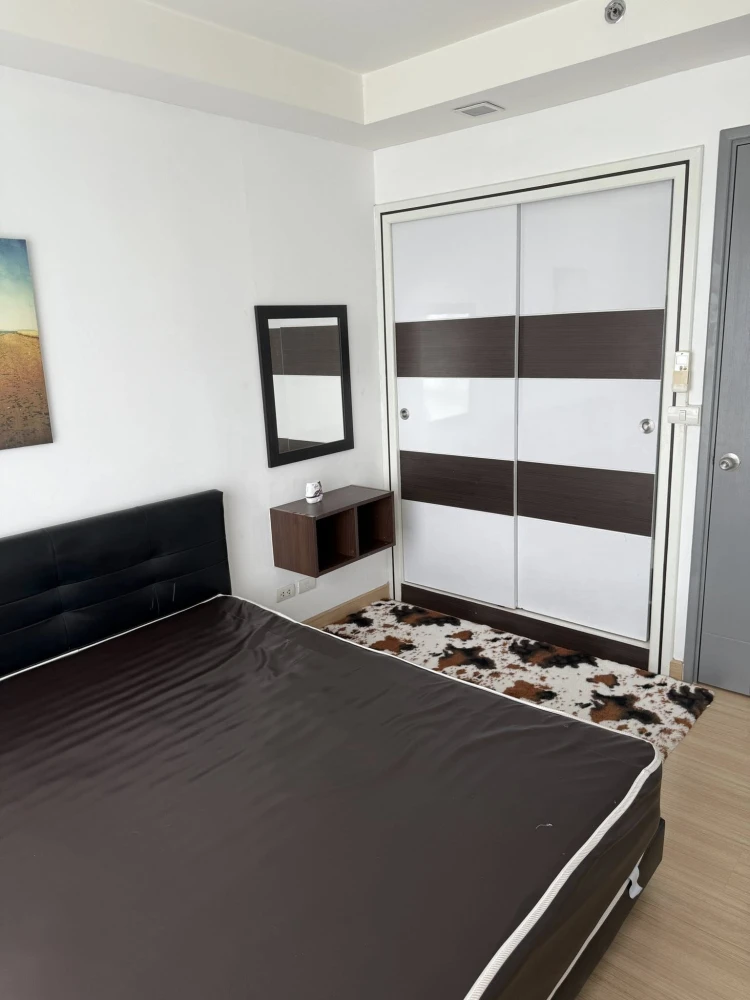 For rent: Thru Thonglor, high floor, great city view, fully furnished, just bring your own luggage and move in.