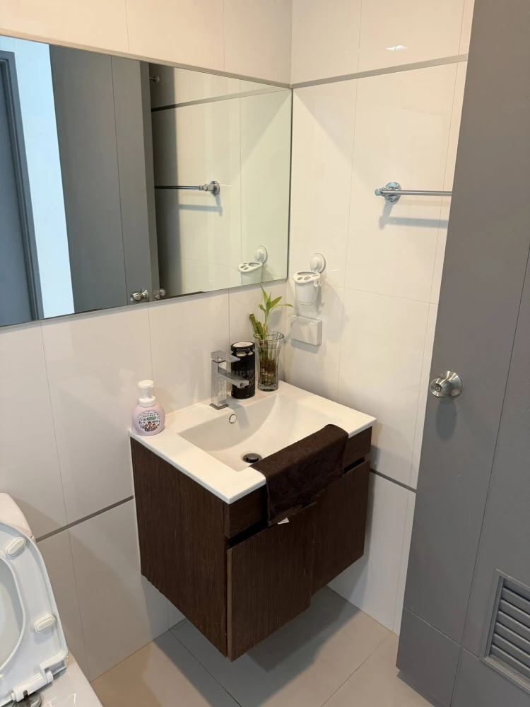 For rent: Thru Thonglor, high floor, great city view, fully furnished, just bring your own luggage and move in.