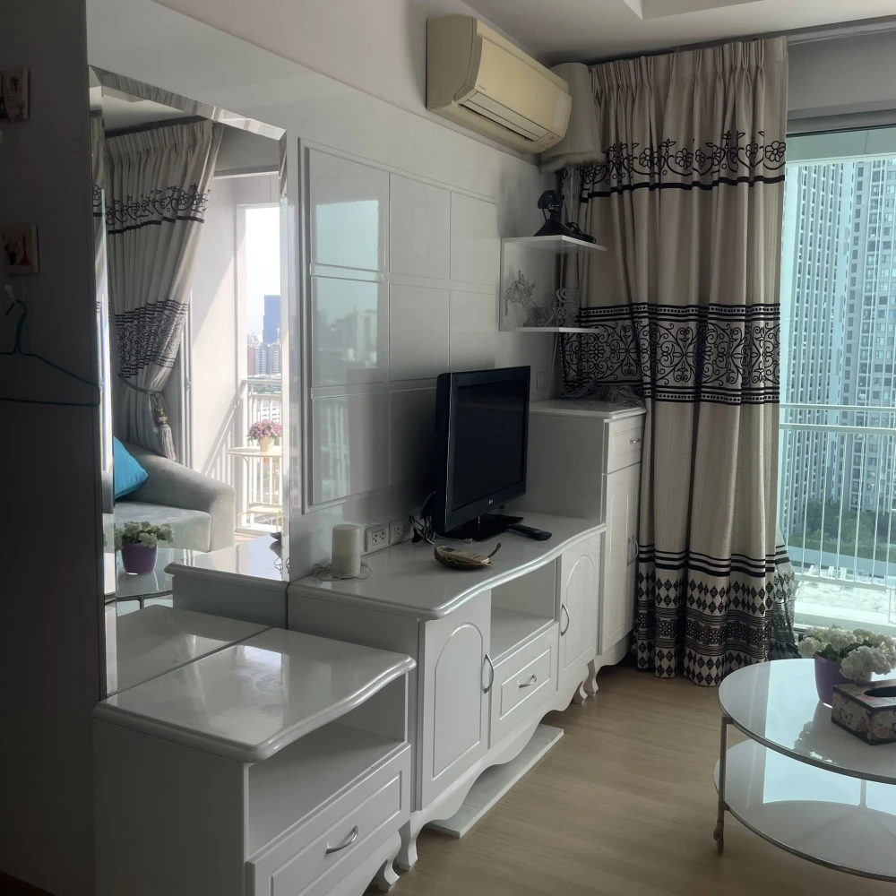 For rent: Thru Thonglor, fully furnished room with furniture and appliances. Reserve now!