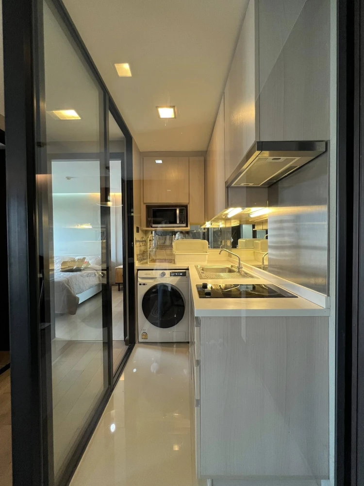 For rent: Tidy Thonglor, 1 bedroom, 1 bathroom, spacious living area, fully furnished. Book now!