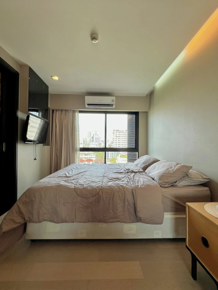 For rent: Tidy Thonglor, 1 bedroom, 1 bathroom, spacious living area, fully furnished. Book now!