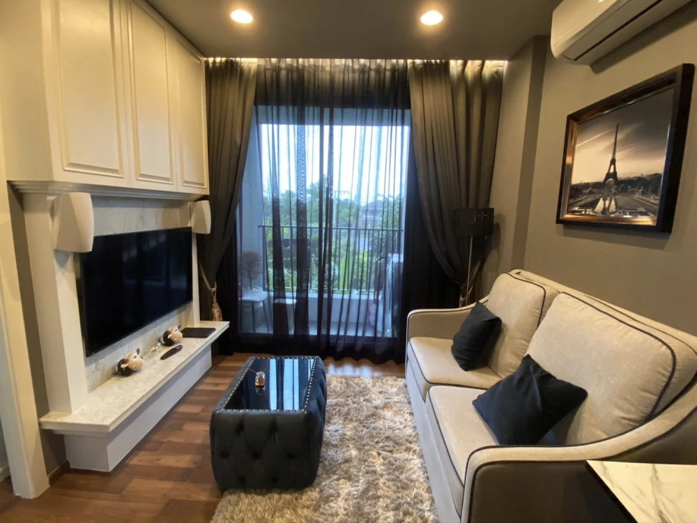For rent: Totnes Kaset-Nawamin, 3rd floor, corner unit. Fully furnished with built-in furniture. You won't be disappointed if you book now!