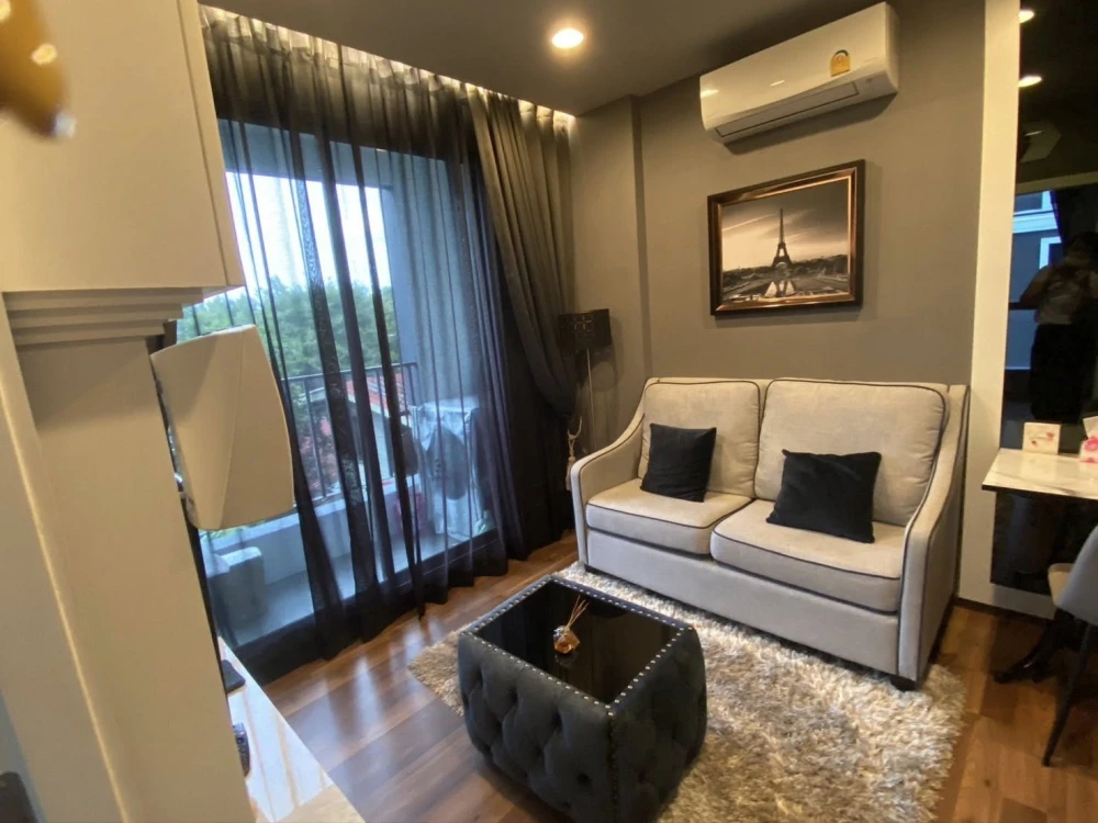 For rent: Totnes Kaset-Nawamin, 3rd floor, corner unit. Fully furnished with built-in furniture. You won't be disappointed if you book now!