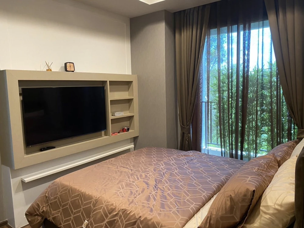 For rent: Totnes Kaset-Nawamin, 3rd floor, corner unit. Fully furnished with built-in furniture. You won't be disappointed if you book now!