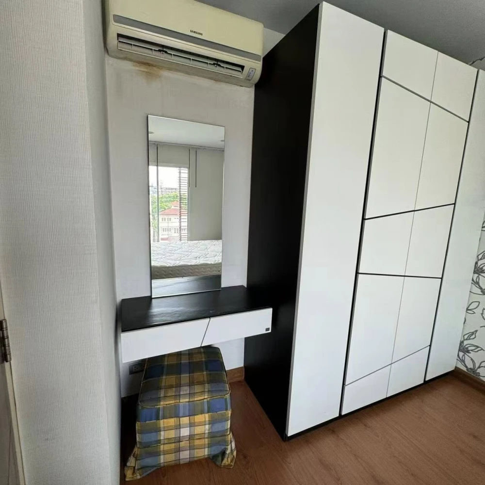 For rent: Tourmaline Gold Sathorn-Taksin, 40 sq.m. unit. Get the feel of a spacious room at this price – excellent value! If you're looking for a unit