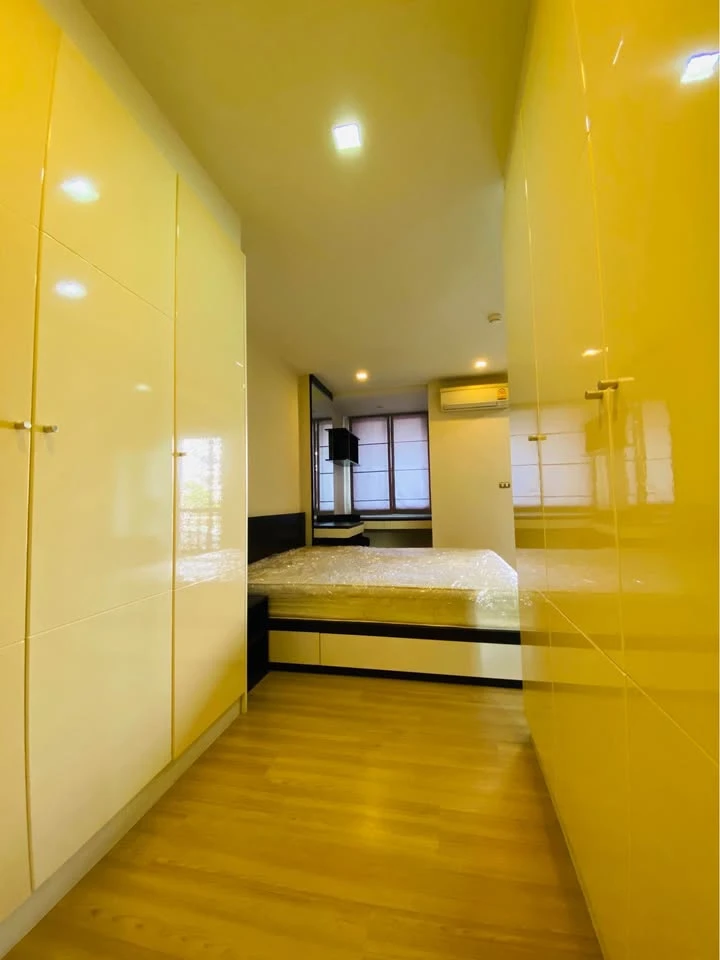 For rent: Tree Condo Ekamai (Sukhumvit 40), fully furnished and ready to move in. Includes plenty of built-in furniture. Just bring your personal belo