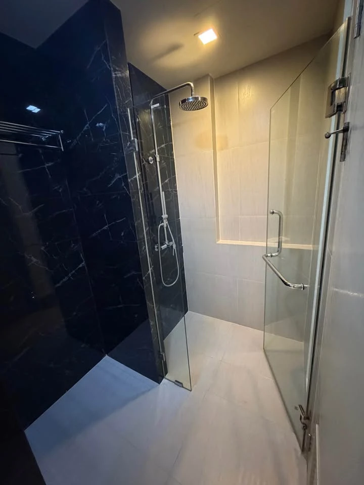 For rent: Tree Condo Ekamai (Sukhumvit 40), fully furnished and ready to move in. Includes plenty of built-in furniture. Just bring your personal belo