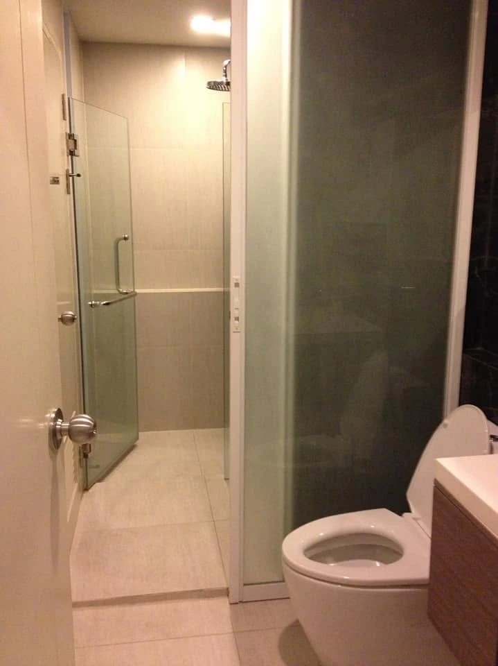 Tree Condo Ekamai for rent. Ready to move in, fully furnished, spacious and comfortable room. Book now!
