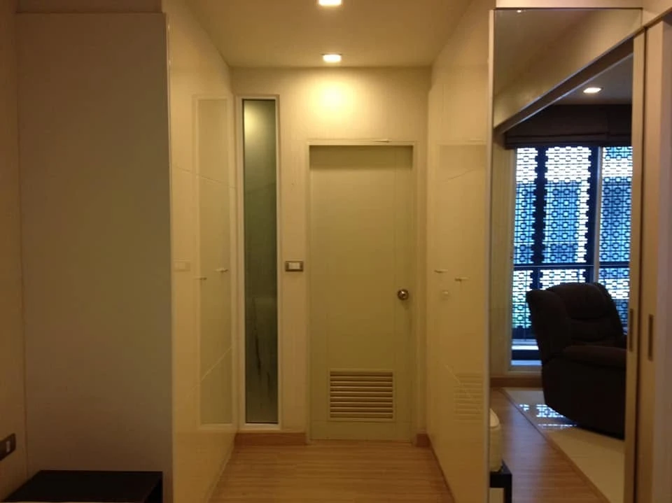 Tree Condo Ekamai for rent. Ready to move in, fully furnished, spacious and comfortable room. Book now!