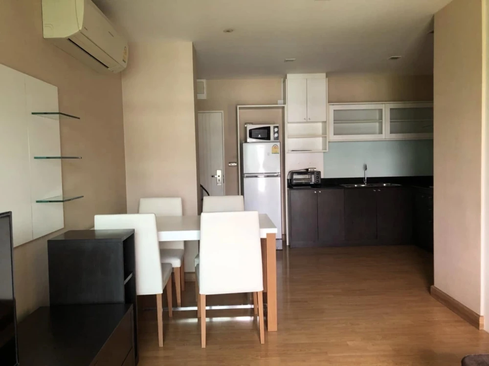For rent: Tree Condo Luxe Sukhumvit 52, 7th floor, 1 bedroom, quiet atmosphere, good view, fully furnished, book first, get first.