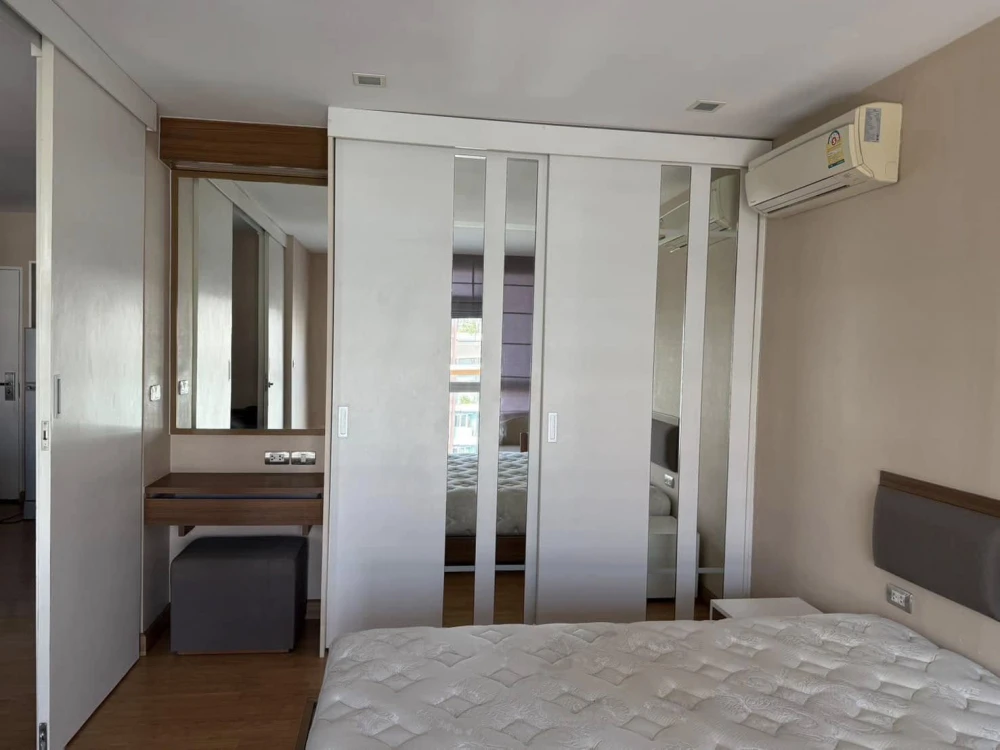 For rent: Tree Condo Luxe Sukhumvit 52, 7th floor, 1 bedroom, quiet atmosphere, good view, fully furnished, book first, get first.