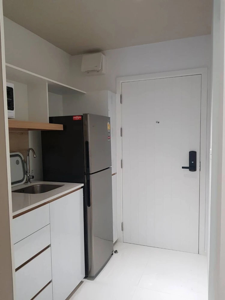 For rent Triple Y Residence, a nice room with complete decorations. Book now, don't wait.