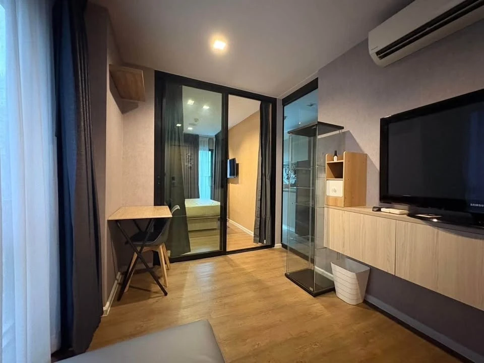 For rent: Tropicana BTS Erawan, corner unit offering privacy, at an affordable price. You definitely don't want to miss this opportunity!