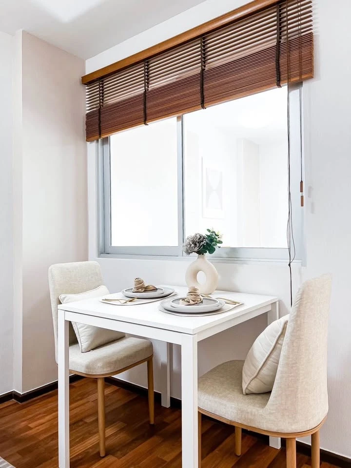 For sale/rent: U @ Huamak Station, a room decorated in bright white tones, very comfortable to the eyes, very nice to live in, fully furnished
