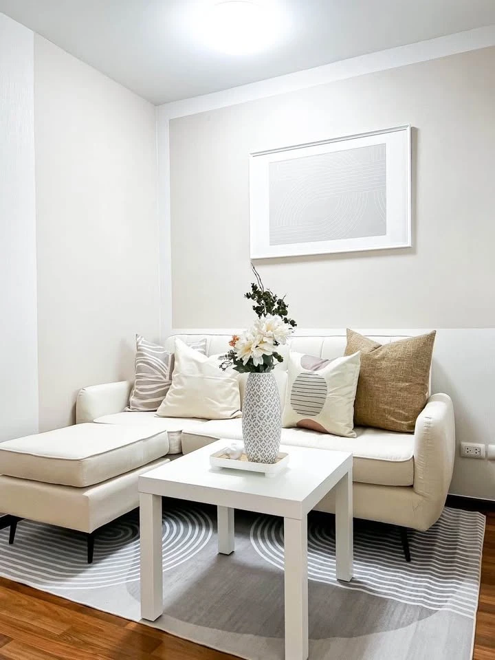 For sale/rent: U @ Huamak Station, a room decorated in bright white tones, very comfortable to the eyes, very nice to live in, fully furnished