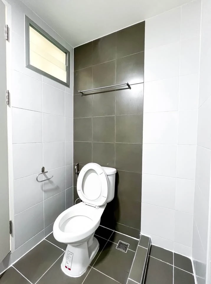 For sale/rent: U @ Huamak Station, a room decorated in bright white tones, very comfortable to the eyes, very nice to live in, fully furnished