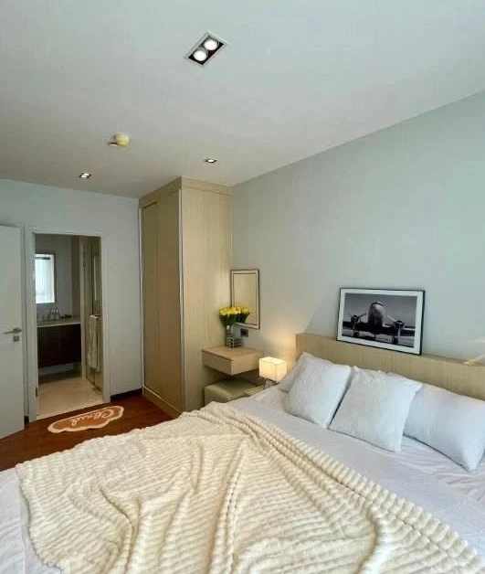 For rent: U Charoen Residence Town in Town, 1 bedroom, 1 bathroom. Coordinated interior design, pool view. Book now!