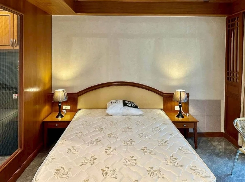 For rent: U Charoen Residence Town in Town. Beautifully decorated and fully furnished unit with ample living space. Don't miss out!