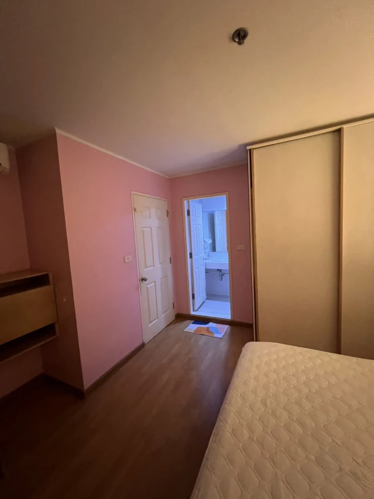 For rent: U Delight @ Huaikwang Station, corner unit for privacy, high floor, convenient location, everything you need in one place. Book now!