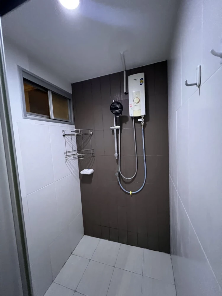 For rent: U Delight @ Huaikwang Station, corner unit for privacy, high floor, convenient location, everything you need in one place. Book now!