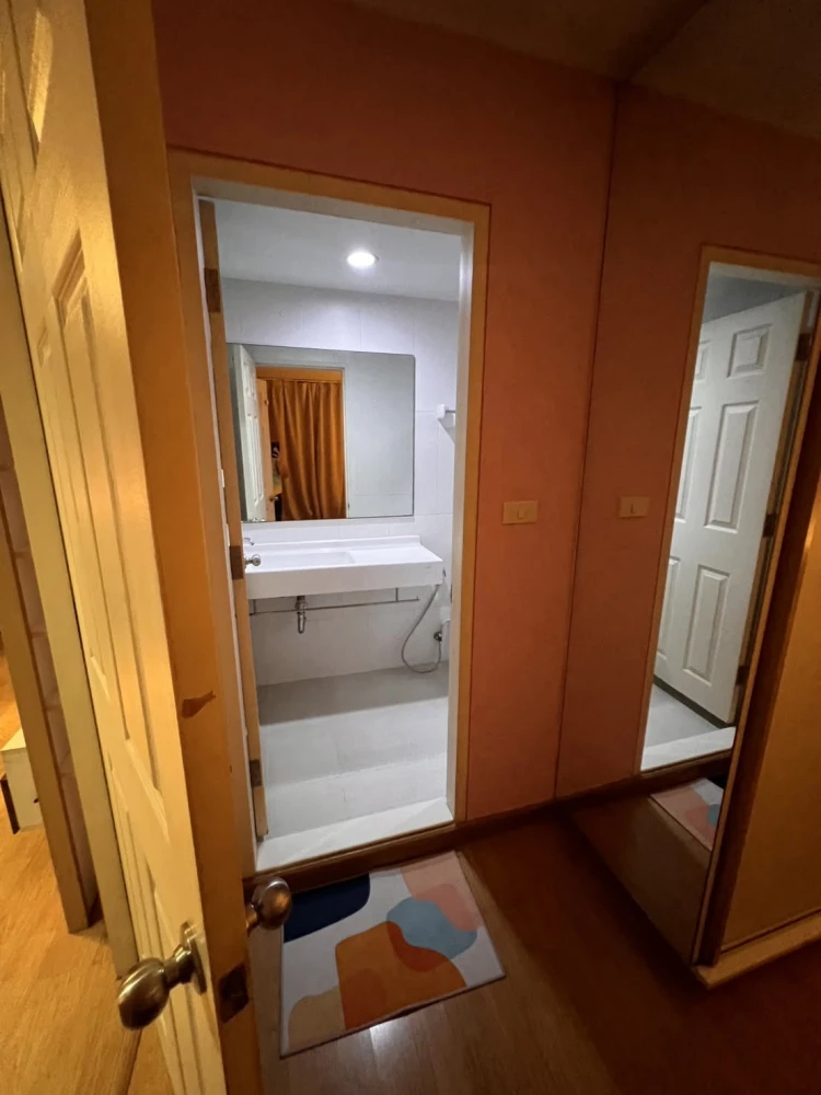 For rent: U Delight @ Huaikwang Station, corner unit for privacy, high floor, convenient location, everything you need in one place. Book now!