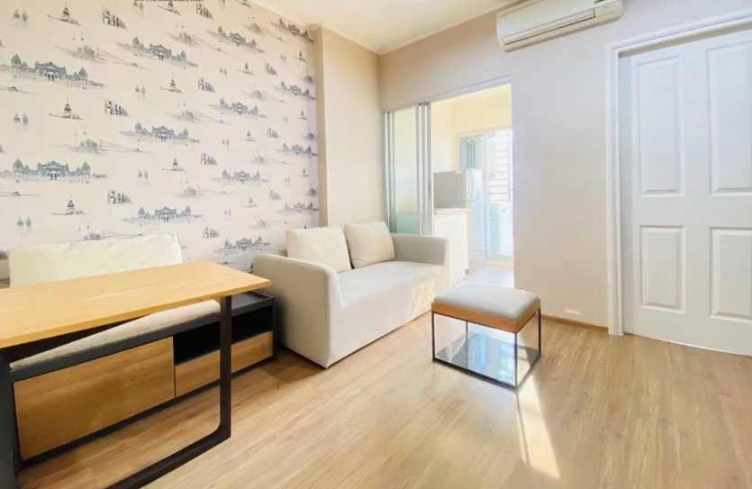 For rent: U Delight @ HuaMak Station. Nice room, high-quality wallpaper. Amazing price! Don't miss out!