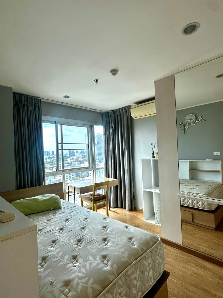 U Delight @ Huaykwang Station, 17th floor, fully furnished unit for rent. Book now!
