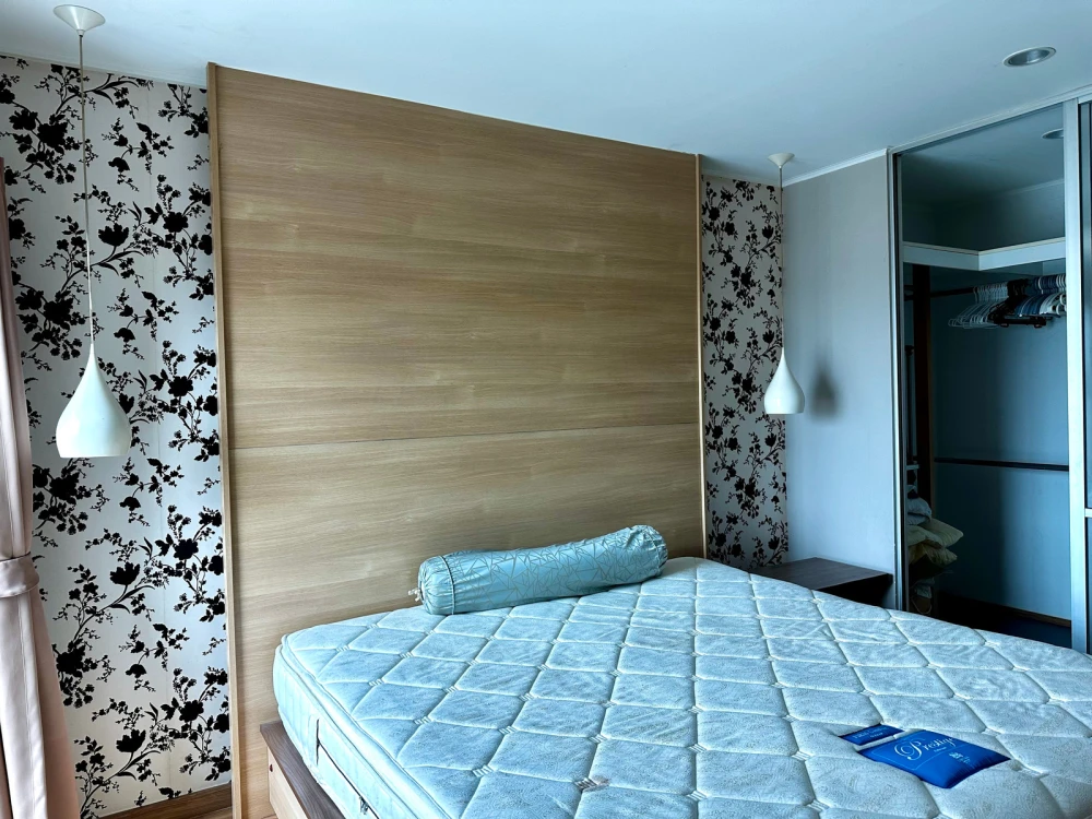 U Delight @ Huaykwang Station, 17th floor, fully furnished unit for rent. Book now!